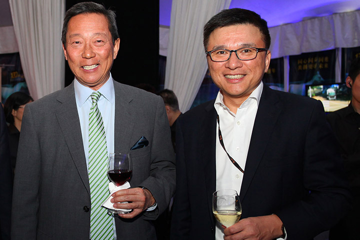 Club Chairman Dr Simon S O Ip (left) with Secretary for Financial Services and the Treasury Prof K C Chan
