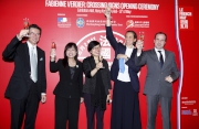 Toasting the opening of Fabienne Verdier aᡧ Crossing Signs are the Cluba?s Head of Charities Projects Rhoda Chan (2nd left), Consul General of France in Hong Kong and Macau Arnaud BarthAclAcmy (1st right), Under Secretary for Home Affairs Florence Hui (centre), French painter Fabienne Verdier (2nd right) and Association Culturelle France aᡧ Hong Kong Board Chairman Dr Andrew Yuen (1st left).