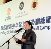 The Cluba?s Corporate Business Planning and Programme Management Director Scarlette Leung congratulates all the graduates who have completed the Jockey Club Elite Youth Football Camp.