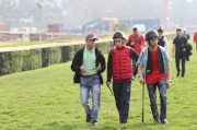 Felix Coetzee (left), Riding Consultant to the South African Jockey Academy, accompanies Hong Kong Champion Apprentice Jockey Dicky Lui (center) and other apprentices to walk the turf track of Clairwood Racecourse.