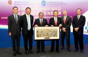 CUHK Council Chairman Dr Vincent Cheng (3rd right) presents a souvenir to Club Chairman T. Brian Stevenson (3rd left) in appreciation of the Cluba?s support.