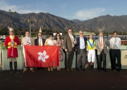 Winning connections of Rich Tapestry pose for photos at the presentation ceremony.