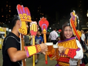 Photos 5, 6, 7, 8, 9, 10, 11<br>
Fans join the fun of beer-themed games and selfie, and savour the beer and food on offer.  Oktoberfest ambassadors mingle with the Valley revelers to bring a festive ambience. 