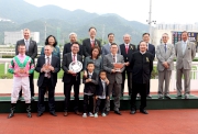Aerovelocity��s connections, Stewards and Chief Executive Officer of The Hong Kong Jockey Club pose for a group photo at the Premier Bowl trophy presentation ceremony.
