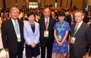 Club Deputy Chairman Anthony W K Chow (1st right), Chief Secretary for Administration Carrie Lam (2nd left); World Health Organisation Regional Director for the Western Pacific Dr Shin Young-soo (1st left); China Hong Kong Chapter of the AFHC Chairman Dr George Ng (centre) and the 6th Global Conference of the AFHC Organising Committee Chairman Scarlett Pong (2nd right).