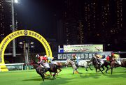 An evening programme of 8 batches of barrier trial is held at the newly-renovated track in Happy Valley racecourse tonight (10 October).