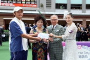 Sa Sa International Holdings Limited Chairman and CEO Dr Simon Kwok and Vice-Chairman Dr Eleanor Kwok, together with Sa Sa Ladies�� Purse Day Image Girl Gao Yuan-yuan, present a prize of HK$2,000 to the Stable Assistant responsible for Kabayan, the Best Turned Out Horse in the Sa Sa Ladies' Purse.