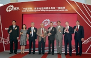 Club Chairman Dr Simon Ip, top executives of the HKJC, BOC International Holdings Limited and Bank of China (Hong Kong) Limited, and Peniaphobia��s owner Huang Kai Wen, toast for success after the race.