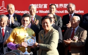At the trophy presentation ceremony, Club Steward Dr Rita Fan presents the BOCHK Wealth Management Jockey Club Sprint trophy and silver dishes to Huang Kai Wen, owner of race winner Peniaphobia, trainer Tony Cruz and jockey Douglas Whyte.