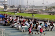 Photos 1, 2, 3, 4, 5: ��Trackside Breakfast with the Stars�� offers a great opportunity for family gatherings and a rare chance to observe overseas star horses perform their final test runs on the track before the big day tomorrow.