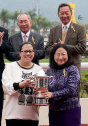 Photo 4, 5, 6: At the presentation ceremony, Club Steward Margaret Leung presents the Griffin Trophy to Christabel Lee Shang Yuee, owner of race winner Line Seeker, winning trainer Paul O��Sullivan and jockey Zac Purton.