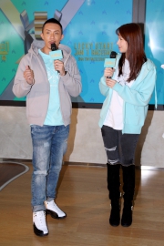 Photo 4, 5, 6:<br>
Popular TV artistes Louis Cheung and Priscilla Wong present the line up of on-course activities for Lucky Start January 1 Raceday.  