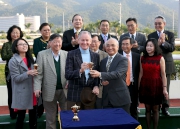 Photos 5, 6<br>
Mr. Michael Au, Honorary Secretary of the Chinese Club and his wife respectively present a miniature of the Trophy each to John Moore and Neil Callan, trainer and jockey of the winning horse.

