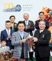 Photo 6, 7, 8<br>At the trophy presentation ceremony, Club Steward Stephen Ip (right) presents the Hong Kong Classic Cup trophy and gold-plated dishes to Thunder Fantasy��s owner Andy Chiu Koon Ming, trainer John Size and jockey Karis Teetan.