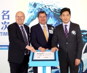 Photos 1,2:<br>
Mr William A. Nader, Executive Director of Racing of HKJC(centre); Mr Newman Tsang, Managing Director �V Hong Kong & Macau, BMW Concessionaires (HK) Ltd & Sime Darby Motor Group (HK) Limited(right); and Mr. Kevin Coon, Vice President of BMW Group Importer Office Hong Kong, Macau & Taiwan(left), attend today��s press conference and jointly officiate at the announcement of the selected runners.