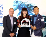 REDKIRK WARRIOR��s owner Ms Jenny Tam Yuk Ching (centre) and Trainer Chris So (left) 