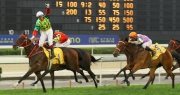 香港代表「夢仙」（4號馬）勝出今日於澳門仔馬場舉行的澳港盃。