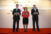 Club Steward Mrs Margaret Leung Ko May Yee (centre) joins Under Secretary for Education Kevin Yeung (left), HKU Dean of Social Sciences Professor John Burns (right) to officiate at the launch ceremony of JC A-Connect: Jockey Club Autism Support Network.