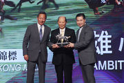 Photo 14, 15<br>Ambitious Dragon and California Memory are honoured with Lifetime Achievement Awards. Dr Simon S O Ip, Chairman of The Hong Kong Jockey Club, presents the trophies to Ambitious Dragon��s owners Johnson P H Lam and Anderson H Y Lam. Trainer Tony Cruz receives the trophy on behalf of, Howard Liang Yum Shing, owner of California Memory.