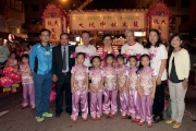 Club Steward Dr Eric Li (3rd right, back row) pictured with the young performers.