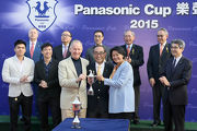 David Mong, Chairman & CEO of Shun Hing Group and his wife jointly present the trophy to winning trainer John Moore.