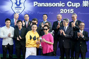 Cynthia Mong, Director of Shun Hing Electronic Trading Co., Ltd., presents the trophy to winning jockey Howard Cheng.