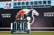 Photo 1, 2<br>
Dr Simon Ip (right), Chairman of The Hong Kong Jockey Club and Juan-Carlos Capelli (left), Vice-President of LONGINES International and Head of Marketing, jointly kick-off the LONGINES Hong Kong International Races 2015 barrier draw at the Parade Ring of Sha Tin Racecourse today.