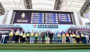 Officiating guests and connections of the runners of the LONGINES Hong Kong Sprint take to the stage for a group photo at the barrier draw ceremony.