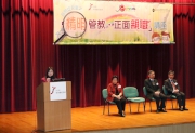 The Cluba?s Executive Manager, Charities, Imelda Chan(left), joins Assistant Director (Rehabilitation and Medical Social Services) of the Social Welfare Department Fong Kai-leung(2nd right)at the Positive Parenting Seminar.