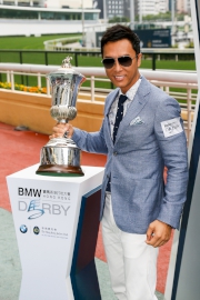 Photo 6, 7, 8<br>
Renowned action star Donnie Yen is appointed Derby Ambassador for the fourth consecutive year. He poses with the BMW i8 and the BMW Hong Kong Derby trophy at today��s Selections Announcement.