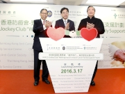 Club Steward Stephen Ip Shu Kwan (right) joins Secretary for Food and Health Dr Ko Wing-man (centre) and President of The Hong Kong Anti-Cancer Society Dr Leong Che-hung (left) at the launch of the HKACS �V Jockey Club ��Walking Hand-in-Hand�� Cancer Family Support Project.