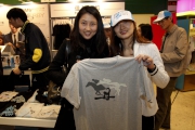 Photo 7, 8<br>
A range of Derby themed t-shirts and BMW collectibles are available today at Sha Tin Racecourse.