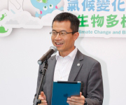 香港賽馬會慈善及社區事務執行總監張亮先生表示馬會一向積極推行環保，為了鼓勵每位市民一起參與，多個環保項目都深入社區，宣揚低碳生活。