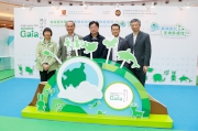 Officiating at the opening ceremony of the Environment Fair & MoCC Roadshow 2016 are the Cluba?s Executive Director, Charities and Community, Leong Cheung (2nd right); Secretary for Food and Health Dr Ko Wing-man (centre); CUHK Pro-Vice-Chancellor and Gaia Steering Committee Chairman Professor Fok Tai-fai (2nd left); Polar Museum Foundation Founder Dr Rebecca Lee (1st left); and CUHK Associate Vice-President Professor Fung Tung (1st right).