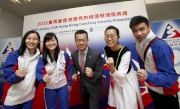 The Cluba?s Executive Director, Charities and Community, Leong Cheung (centre), Hong Kong snooker player Ng On-yee (2nd right), squash players Ho Tze-lok and Lui Hiu-lam (1st and 2nd left) and Wushu athlete Zhuang Jiahong (1st right). 