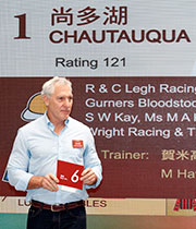 澳洲參賽馬匹「尚多湖」的合夥馬主 Rupert Legh為該駒抽得第6檔。