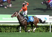 Neil Callan celebrates his victory aboard Blazing Speed in the 2014 edition of the Standard Chartered Champions & Chater Cup.