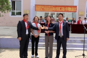 The Cluba?s Executive Manager, Sustainability, Shirlee Algire (second right) and General Manager of Shenzhen HKJC Technology Development Limited Boyd Gu (first right) present a souvenir to the school.