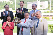 Photo 5, 6, 7: Club��s Steward The Hon Sir C K Chow presents the Premier Cup trophy and silver dishes to winning horse Sun Jewellery��s owner Tung Moon Fai, trainer John Size and jockey Joao Moreira at the presentation ceremony. 