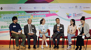 The Cluba?s Executive Director, Charities and Community, Leong Cheung (3rd right), Secretary for Education Eddie Ng (2nd left) and young people discuss their life planning goals at the Conference.