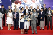 Photo 10, 11<br>
Joao Moreira is winner of the Champion Jockey Award for a second time, and receives the trophy from Mr. Anthony Chow, Deputy Chairman of the Club.
