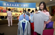 Racegoers seize the opportunity to enjoy discounted bargains of various racing merchandise at the Season Finale Bazaar Sale at Sha Tin Racecourse today.  