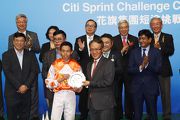 Paulus Mok, Head of Markets & Securities Services, Citi HK, presents a silver dish to Both Lucky��s Jockey Vincent Ho.