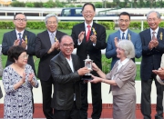 Mrs Sheila Ip (front row, first from right), wife of Dr Simon S O Ip, Chairman of the Hong Kong Jockey Club, presents the Kwangtung Handicap Cup to the winning Owner Peter Law Kin Sang (front row, middle).