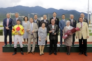 Group photo after the trophy presentation of the Kwangtung Handicap Cup.