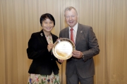 HKJCa?s Chief Executive Officer Mr. Winfried Engelbrecht-Bresges presents appreciation token to Mrs. Cherry Tse, Permanent Secretary for Food and Health (Food) on behalf of Agriculture, Fisheries and Conservation Department.