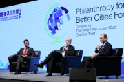 Professor Michael Porter of Harvard Business School (centre); Matthew Cheung, Secretary for Labour and Welfare of the Hong Kong SAR (right); and the Cluba?s Executive Director, Charities and Community, Leong Cheung (left) discuss how to apply the application of Creating Shared Value to urban settings.