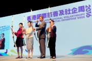 Club Chairman Dr Simon S O Ip (2nd right); Hong Kong SAR Chief Secretary for Administration Mrs Carrie Lam (2nd left); Chair of the Organising Committee of the Social Enterprise Summit Dr Jane Lee (1st left); and Chairman of Hong Kong General Chamber of Social Enterprises Dr Alice Yuk Tak-fun (1st right) officiate at the joint opening ceremony of the 2016 Hong Kong International Philanthropy and Social Enterprise Week on 21 September.