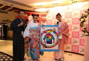Popular local artiste JW (Centre) joined The Gallery event tonight as a special guest of the Ladies�� Japan Night Out.