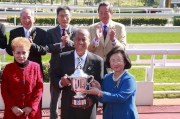 Photo 4, 5, 6<br>
At the trophy presentation ceremony, Club Steward Margaret Leung presents the Griffin Trophy to Pakistan Star��s owner Kerm Din, trainer Tony Cruz and jockey Joao Moreira.